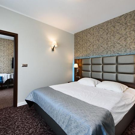 Hotel Nowy Dwor Trzebnica Eksteriør billede