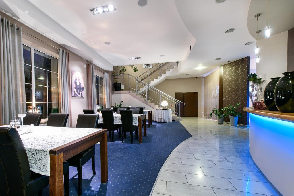 Hotel Nowy Dwor Trzebnica Eksteriør billede