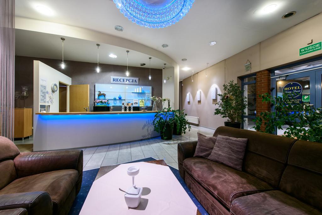 Hotel Nowy Dwor Trzebnica Eksteriør billede