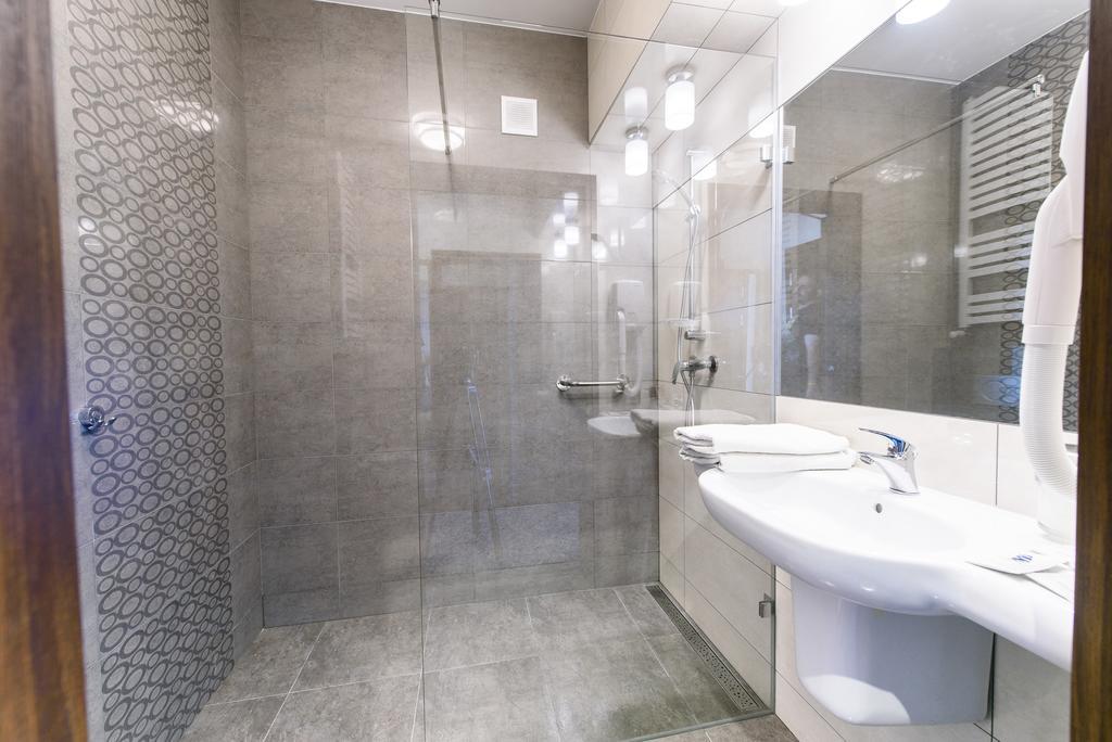 Hotel Nowy Dwor Trzebnica Eksteriør billede
