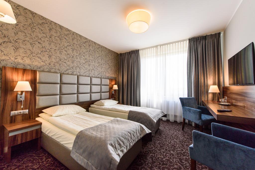 Hotel Nowy Dwor Trzebnica Eksteriør billede
