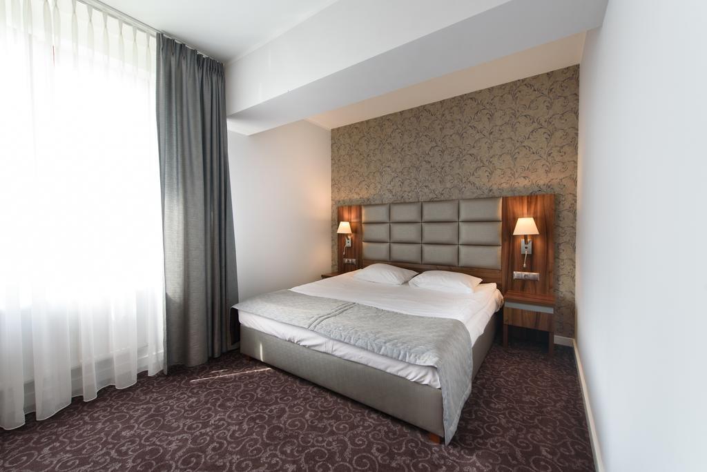 Hotel Nowy Dwor Trzebnica Eksteriør billede