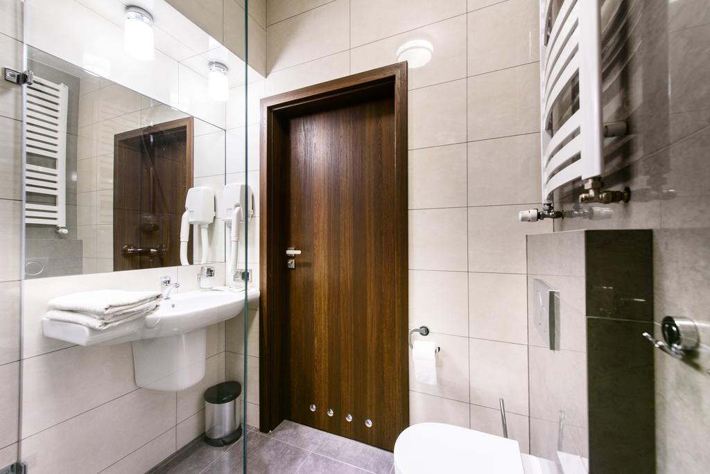 Hotel Nowy Dwor Trzebnica Eksteriør billede