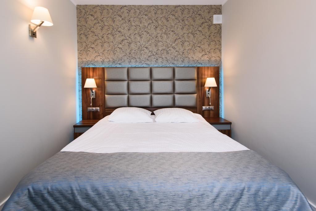 Hotel Nowy Dwor Trzebnica Eksteriør billede