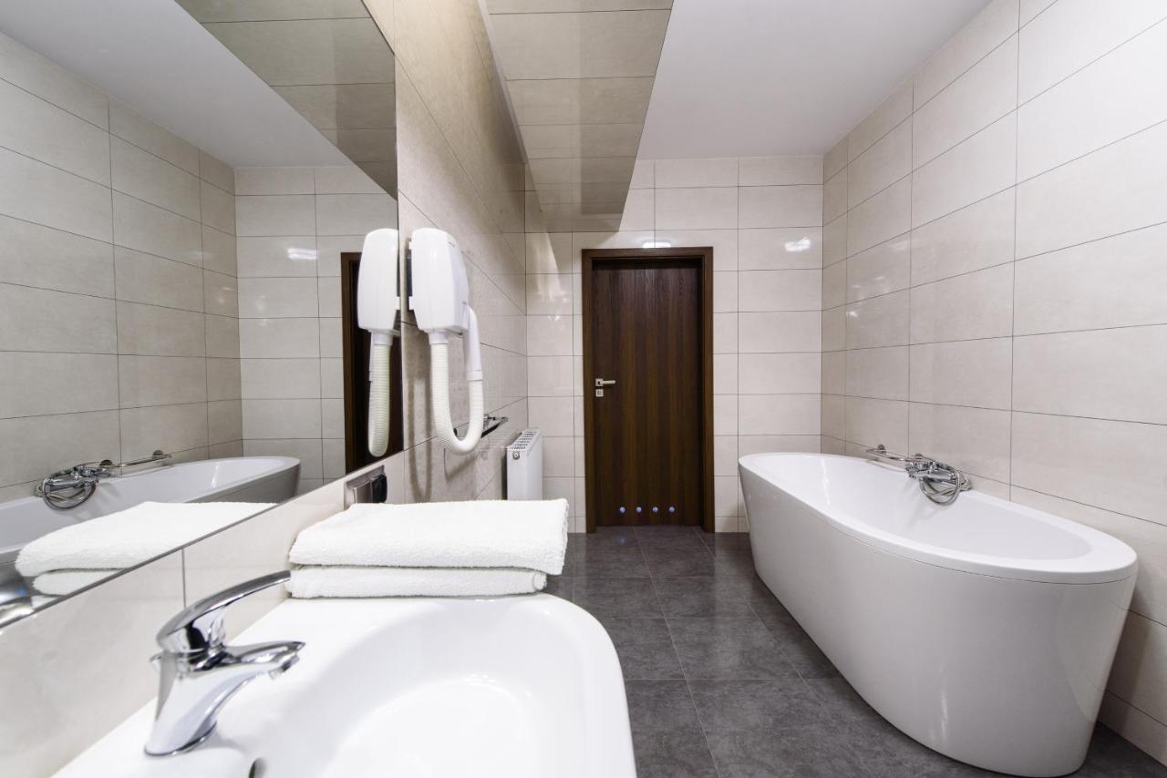 Hotel Nowy Dwor Trzebnica Eksteriør billede