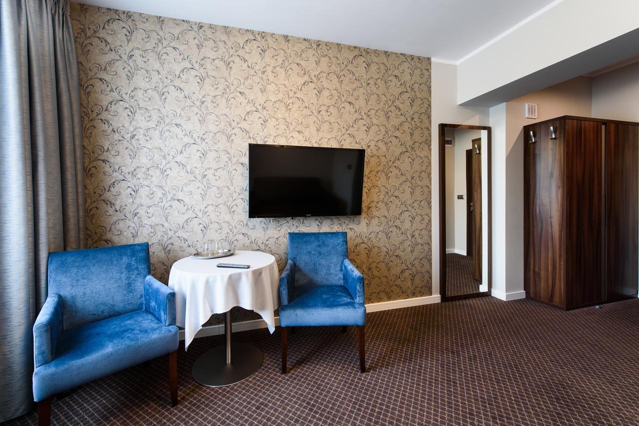 Hotel Nowy Dwor Trzebnica Eksteriør billede