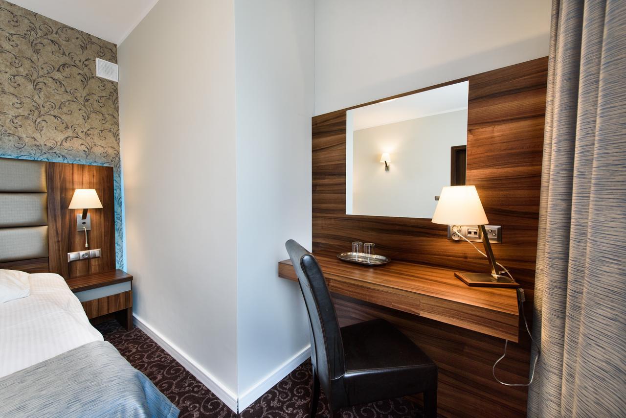 Hotel Nowy Dwor Trzebnica Eksteriør billede