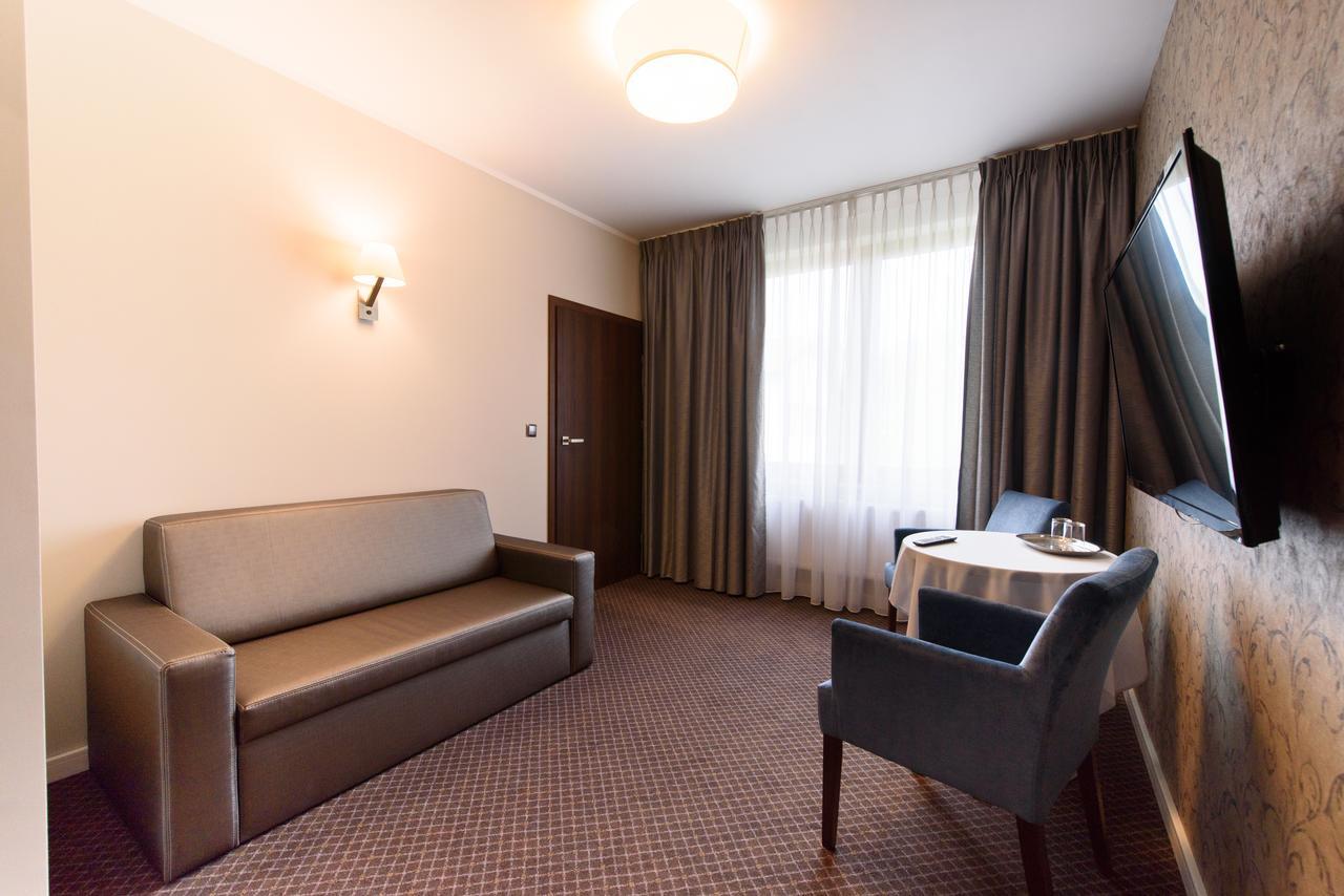 Hotel Nowy Dwor Trzebnica Eksteriør billede