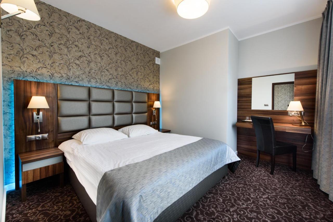 Hotel Nowy Dwor Trzebnica Eksteriør billede