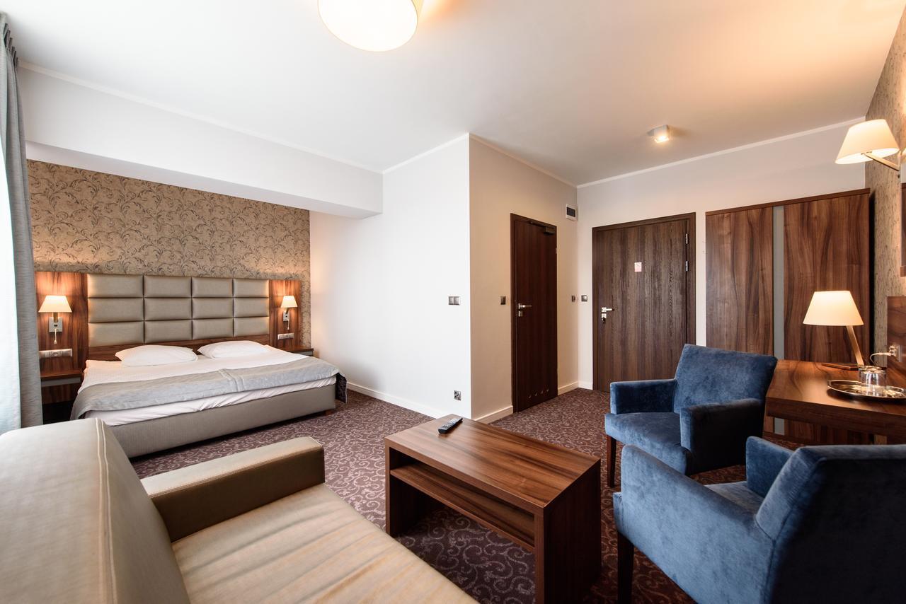 Hotel Nowy Dwor Trzebnica Eksteriør billede