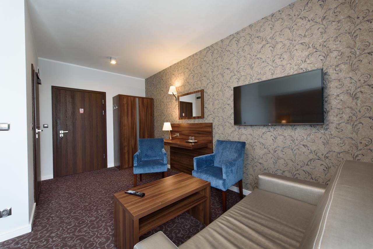 Hotel Nowy Dwor Trzebnica Eksteriør billede