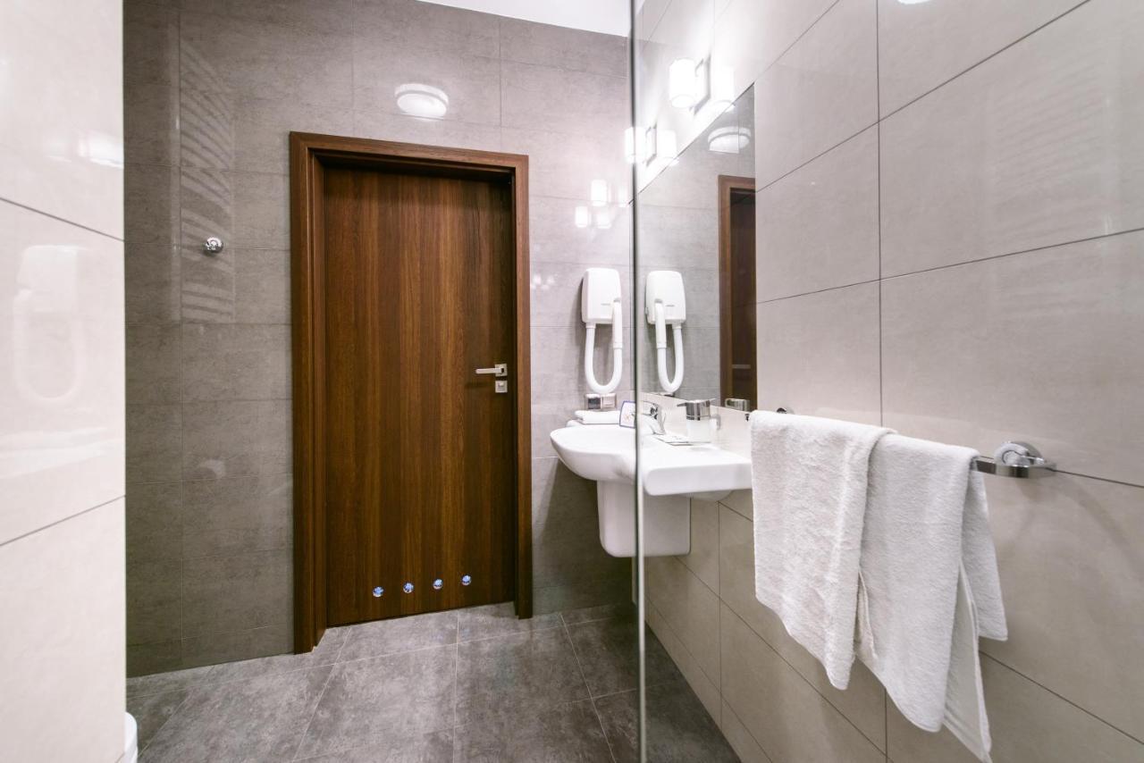Hotel Nowy Dwor Trzebnica Eksteriør billede