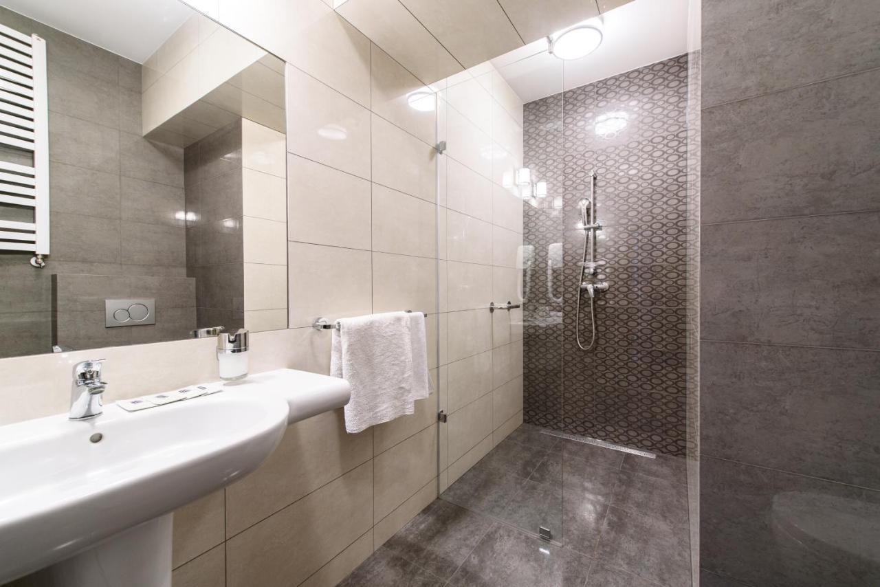 Hotel Nowy Dwor Trzebnica Eksteriør billede