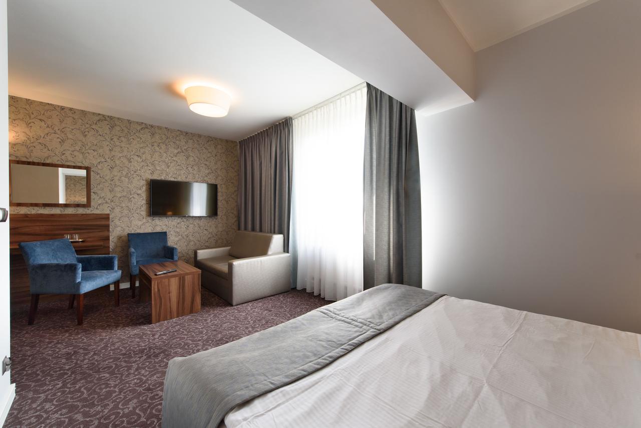 Hotel Nowy Dwor Trzebnica Eksteriør billede