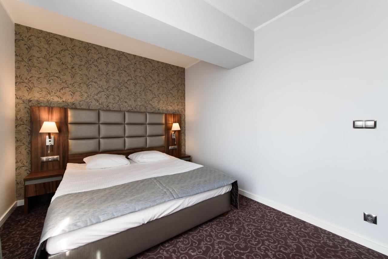 Hotel Nowy Dwor Trzebnica Eksteriør billede